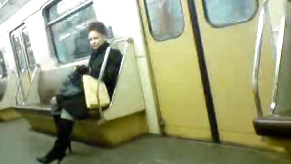 ქალი უკვე tushy გადაჭიმული მიერ boyfriend დედინაცვალი