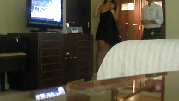 MILF- ის დიდი მკერდი ეხმარება მას ექიმის მოტყუებაში და მისი მამლის ტკბობაში