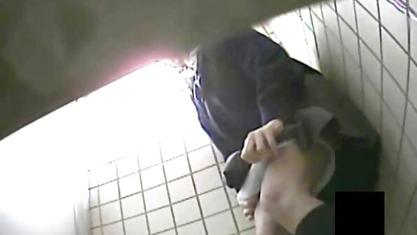 სექსი სხვა ბიჭთან, სანამ მისი მამაკაცი უყურებს, ცხელია