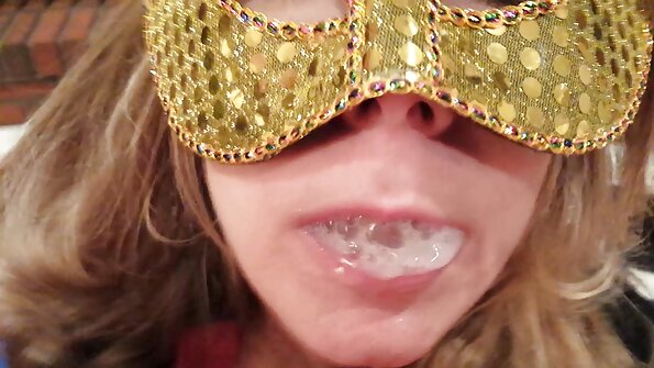 მომხიბლავი დედინაცვალი ერთმანეთს აკმაყოფილებს ძილის წინ