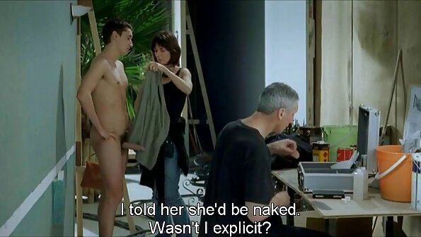 გაი ეშმაკობს აზიელ სტუდენტს და თმებში იჭერს