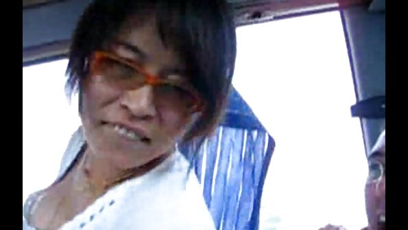 ქალს არ აქვს საწოლი ოფისში, მაგრამ თანახმაა შეაღწიოს იატაკზე